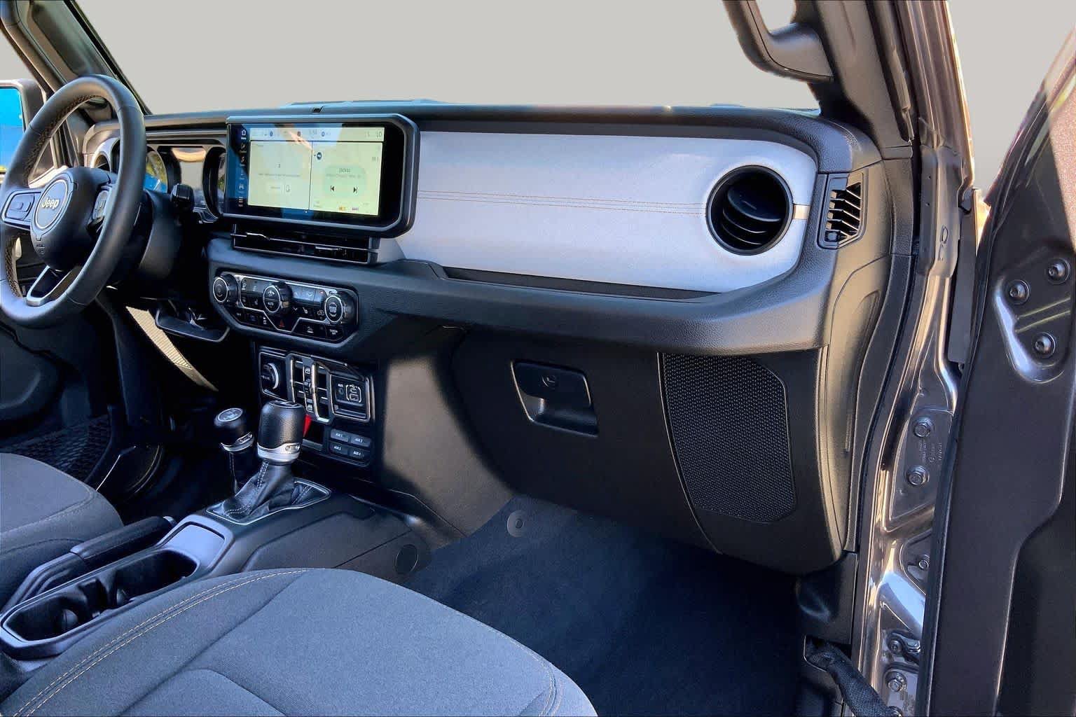 Used 2024 Jeep Wrangler Unlimited w/ Convenience Group AWD/4WD image 19