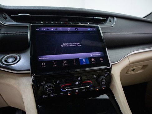 Used 2023 Jeep Grand Cherokee Limited image 17