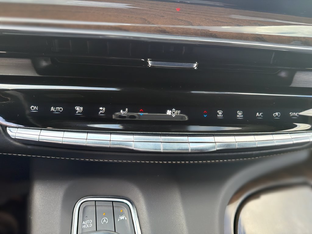 Used 2024 Cadillac Escalade ESV Sport Platinum w/ LPO, ONYX Package AWD/4WD image 17