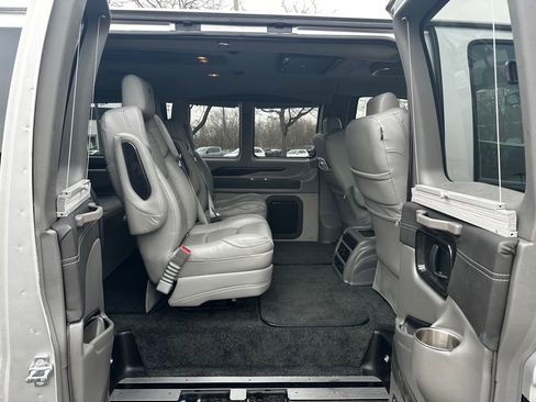 Used 2021 GMC Savana 2500 LS w/ Enhanced Convenience Package image 12