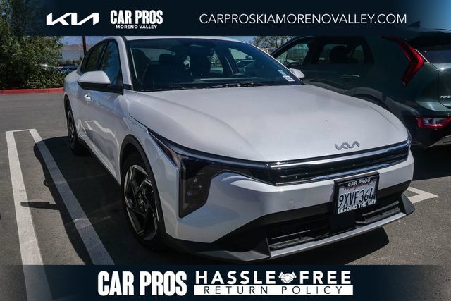 Certified 2025 Kia K4 EX FWD image 1