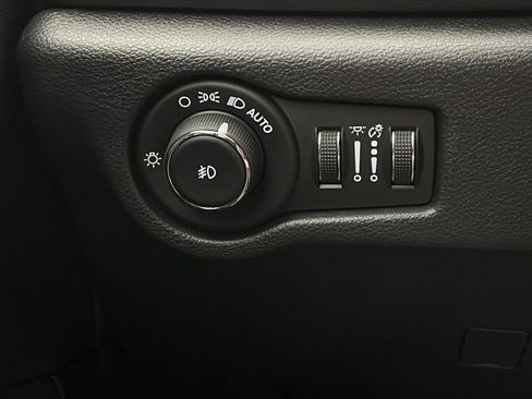 Used 2020 Chrysler Pacifica Touring-L Plus w/ S Appearance Package FWD image 22