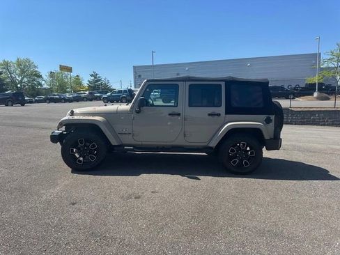 Used 2016 Jeep Wrangler Unlimited Sahara AWD/4WD image 8