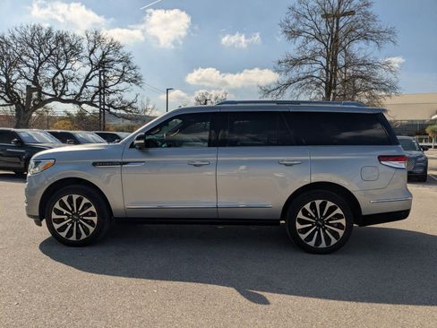 Used 2022 Lincoln Navigator Reserve image 6