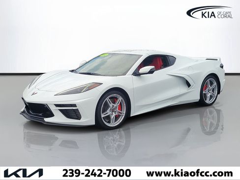 Used 2022 Chevrolet Corvette Stingray Preferred Cpe w/ Z51 Performance Package RWD image 3