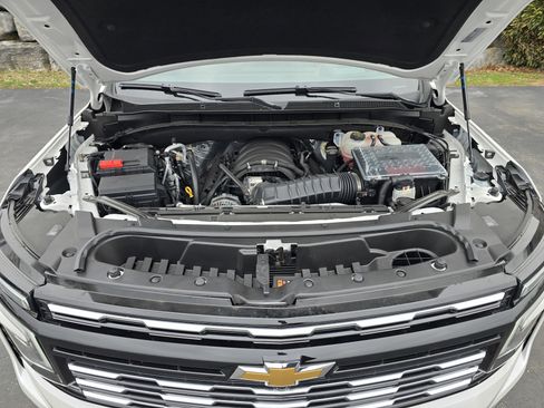 Used 2025 Chevrolet Suburban High Country image 28