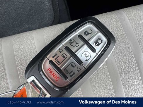 Used 2024 Chrysler Pacifica Limited image 21