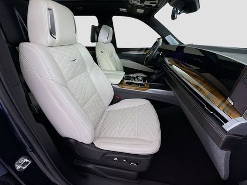 Used 2025 Cadillac Escalade ESV Sport Platinum AWD/4WD image 31