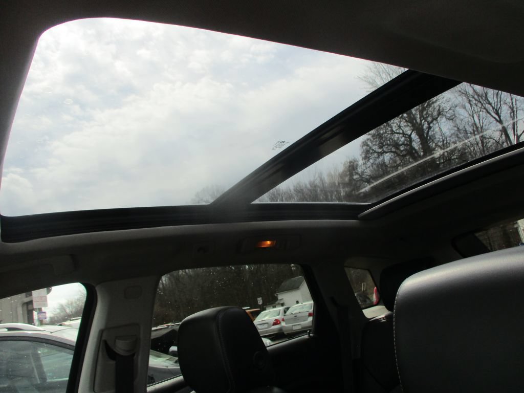 Used 2012 Cadillac SRX Luxury FWD image 11