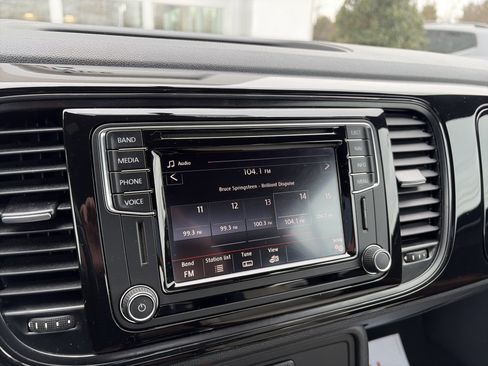 Used 2017 Volkswagen Beetle 1.8T Classic image 25