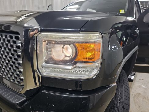 Used 2015 GMC Sierra 2500 Denali image 38