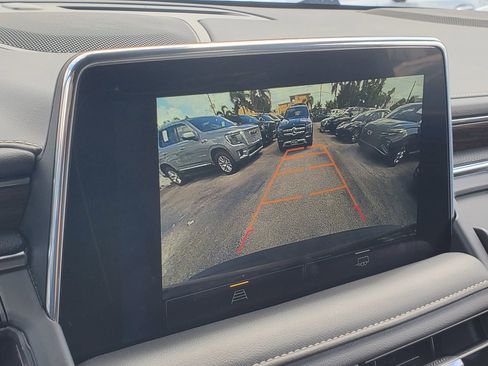 Used 2024 Chevrolet Suburban Premier image 28