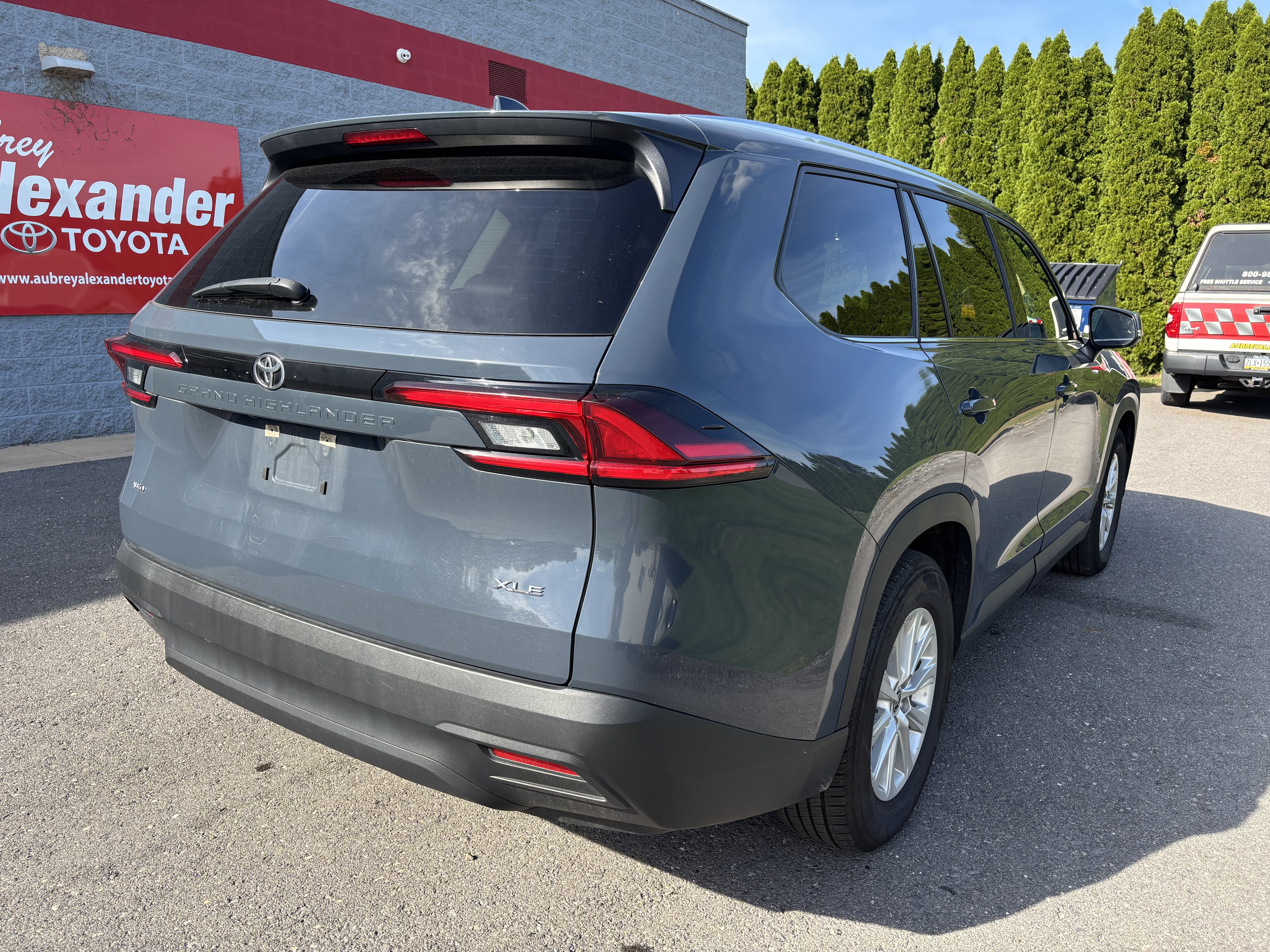 Used 2025 Toyota Grand Highlander AWD image 3