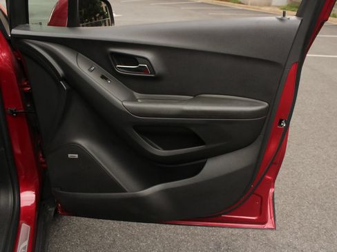 Used 2015 Chevrolet Trax LTZ FWD image 26