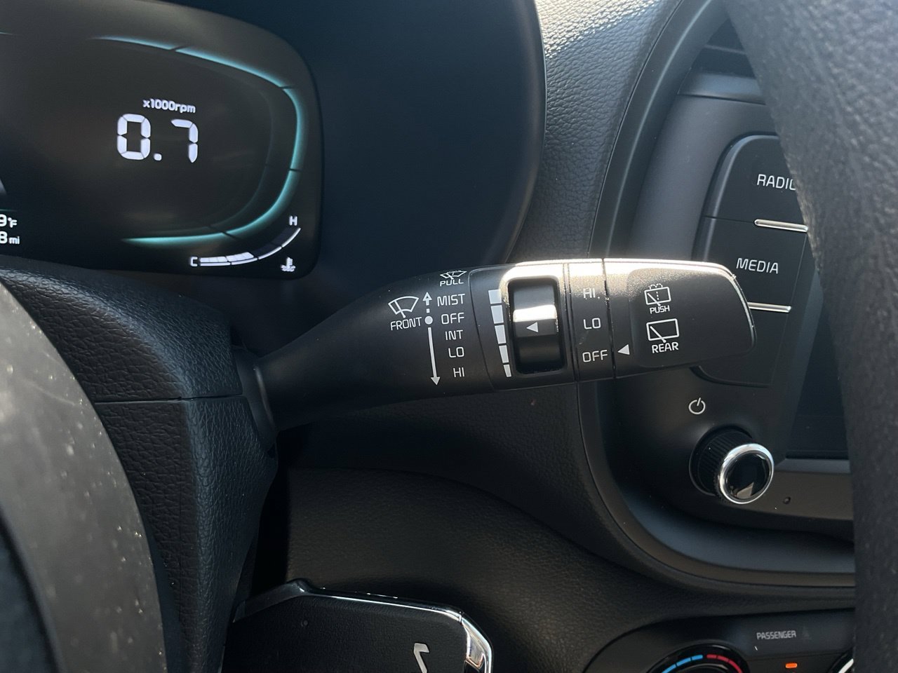 Used 2025 Kia Soul LX w/ LX Technology Package FWD image 34