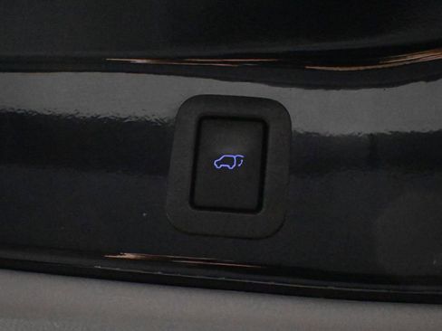 Used 2019 Toyota Highlander XLE image 38