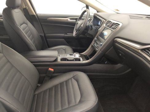 Used 2018 Ford Fusion SE w/ Fusion SE Technology Package FWD image 21