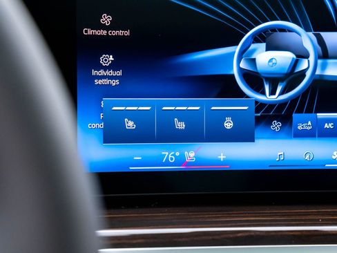 Certified 2025 BMW X7 xDrive40i w/ Executive Package image 20