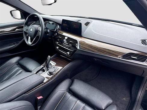 Used 2018 BMW 530e image 31