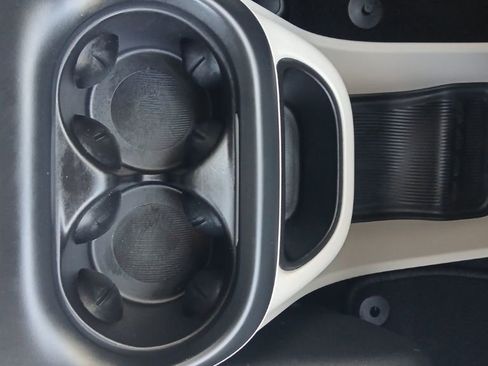 Used 2024 Chrysler Pacifica Select image 25