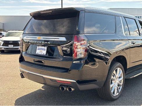 Used 2023 Chevrolet Suburban High Country w/ Advanced Technology Package AWD/4WD image 11