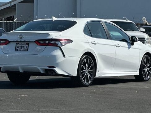 Used 2024 Toyota Camry SE FWD image 4