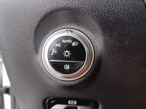 Used 2025 Mercedes-Benz C 300 Sedan image 19