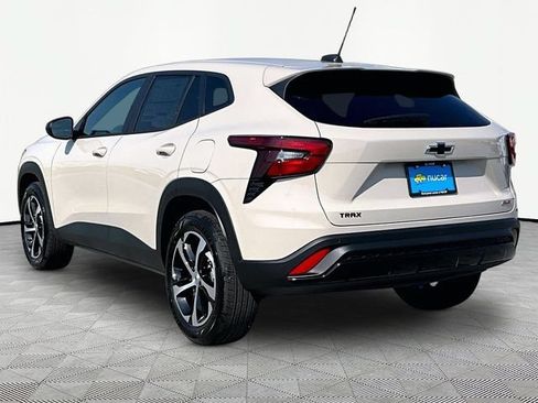 New 2026 Chevrolet Trax RS w/ Sunroof Package FWD image 4