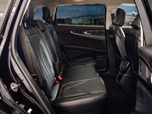 Used 2022 Lincoln Nautilus Reserve w/ Equipment Group 201A image 38