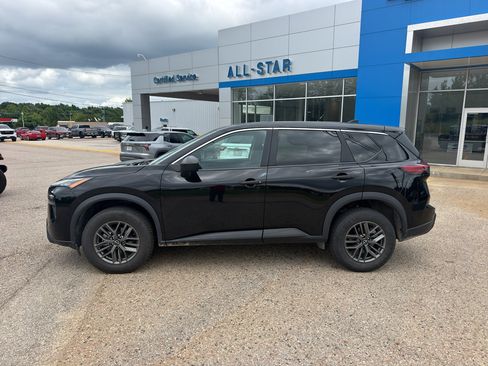 Used 2024 Nissan Rogue S FWD image 2