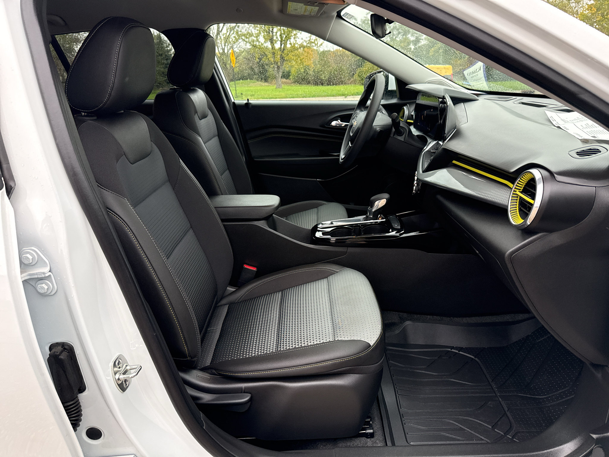 New 2026 Chevrolet Trax LT w/ LPO, Blackout Package FWD image 34