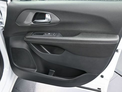 New 2026 Chrysler Pacifica Select image 35