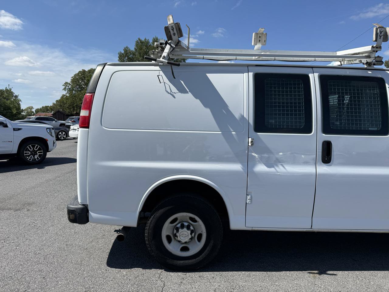 Used 2015 Chevrolet Express 2500 RWD image 27