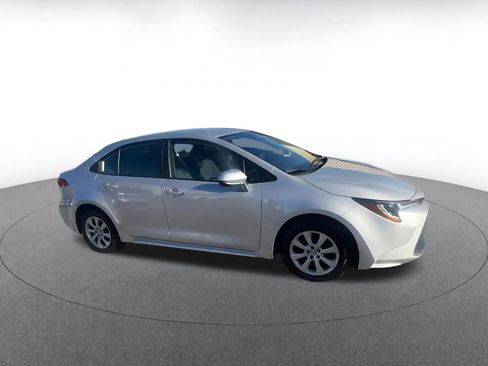 Used 2025 Toyota Corolla LE image 2