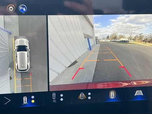 New 2026 Chevrolet Equinox LT w/ Convenience Package II AWD/4WD image 17