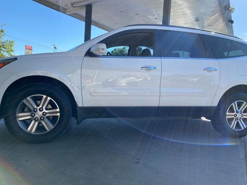 Used 2017 Chevrolet Traverse LT FWD image 9