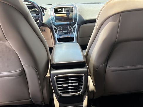 Used 2017 Lincoln MKX Reserve FWD image 26