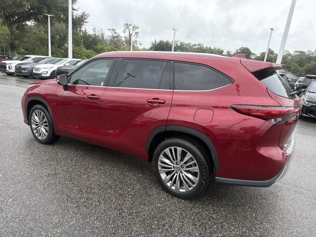 Certified 2021 Toyota Highlander Platinum FWD image 4