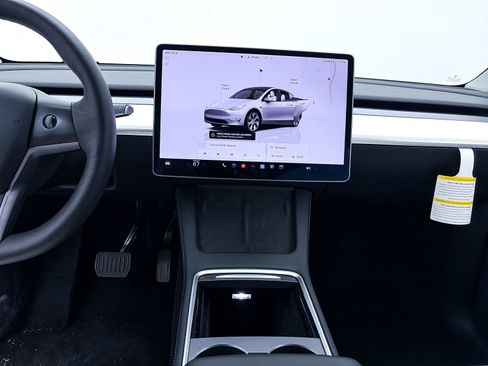 Used 2022 Tesla Model Y Long Range image 4