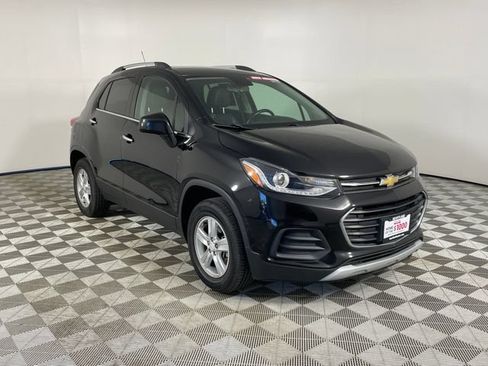 Used 2019 Chevrolet Trax LT w/ LT Convenience Package AWD/4WD image 17