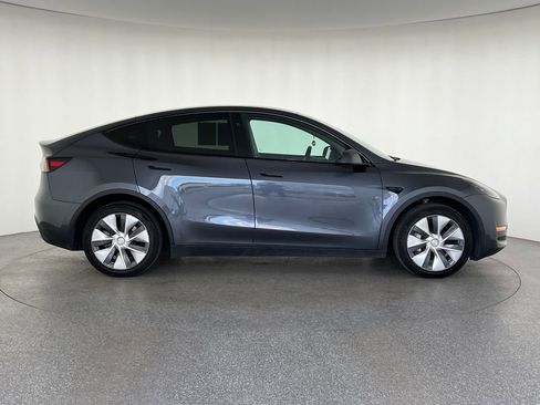 Used 2023 Tesla Model Y Long Range image 8