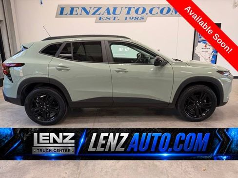 Used 2025 Chevrolet Trax ACTIV w/ Driver Confidence Package FWD image 1
