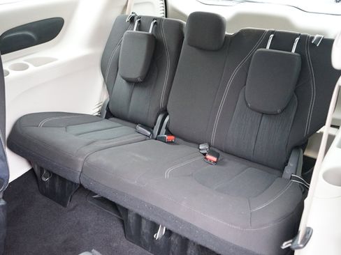 Used 2024 Chrysler Voyager LX image 12