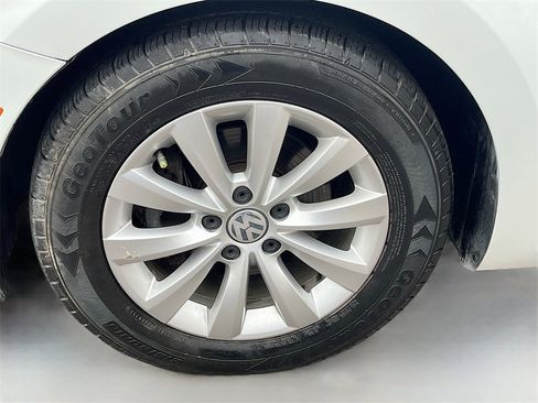 Used 2017 Volkswagen Beetle 1.8T S image 28