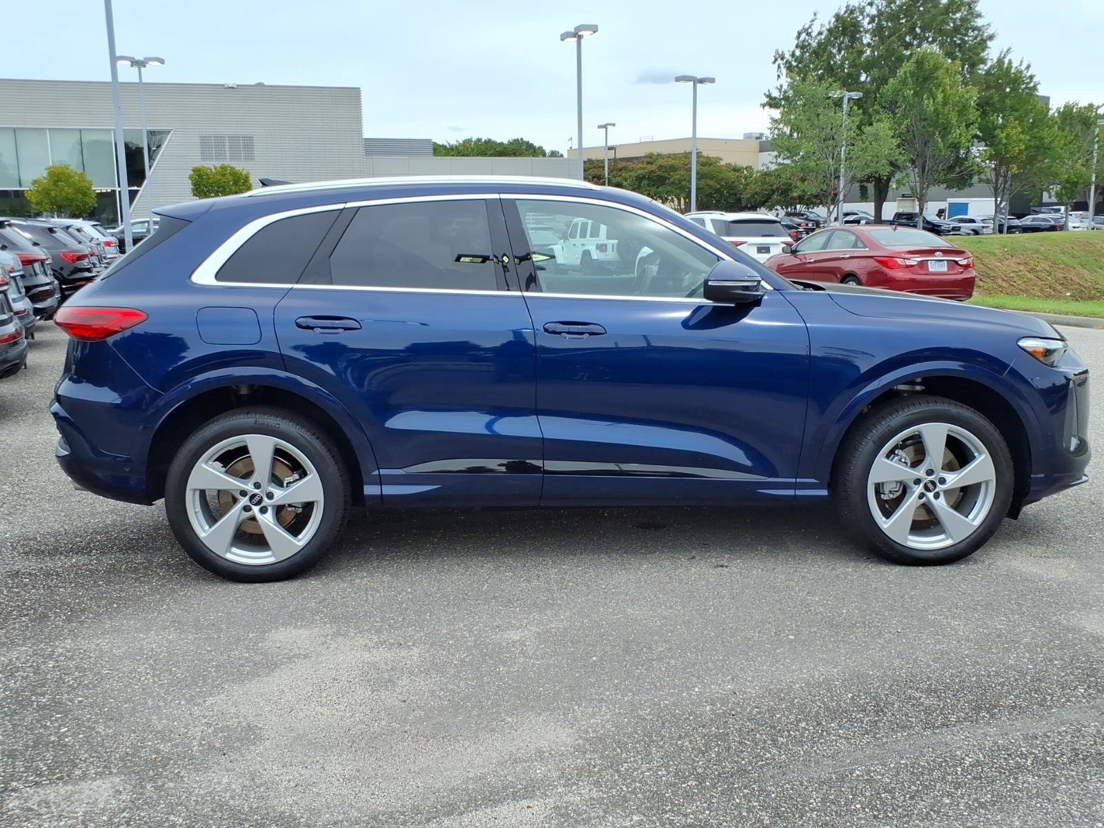 Certified 2025 Audi Q5 Premium Plus AWD/4WD image 7