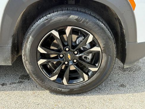 Used 2023 Chevrolet TrailBlazer LT FWD image 40
