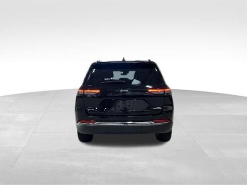 Used 2023 Jeep Grand Cherokee Laredo w/ Luxury Tech Group I AWD/4WD image 28