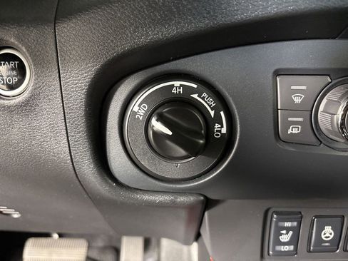Used 2022 Nissan Frontier PRO-4X AWD/4WD image 17