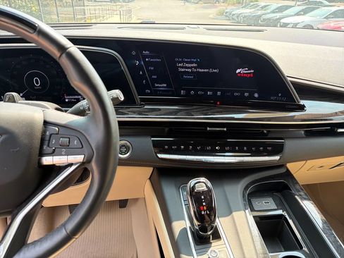 Used 2023 Cadillac Escalade Premium Luxury AWD/4WD image 26