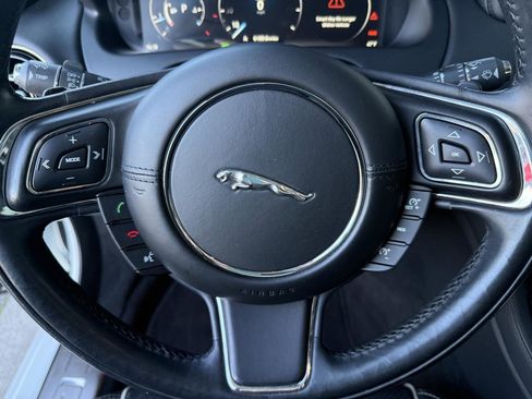 Used 2017 Jaguar XJ R-Sport image 15